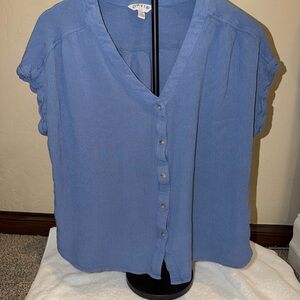 Women’s Orvis blue blouse size large button up